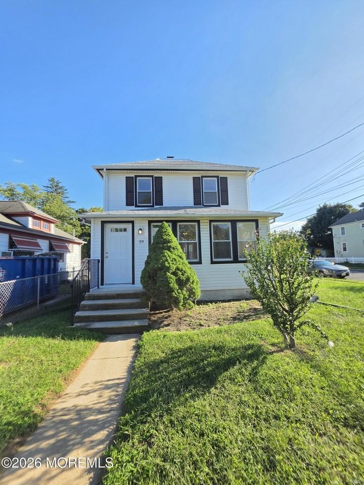 39 Sunset Ave E