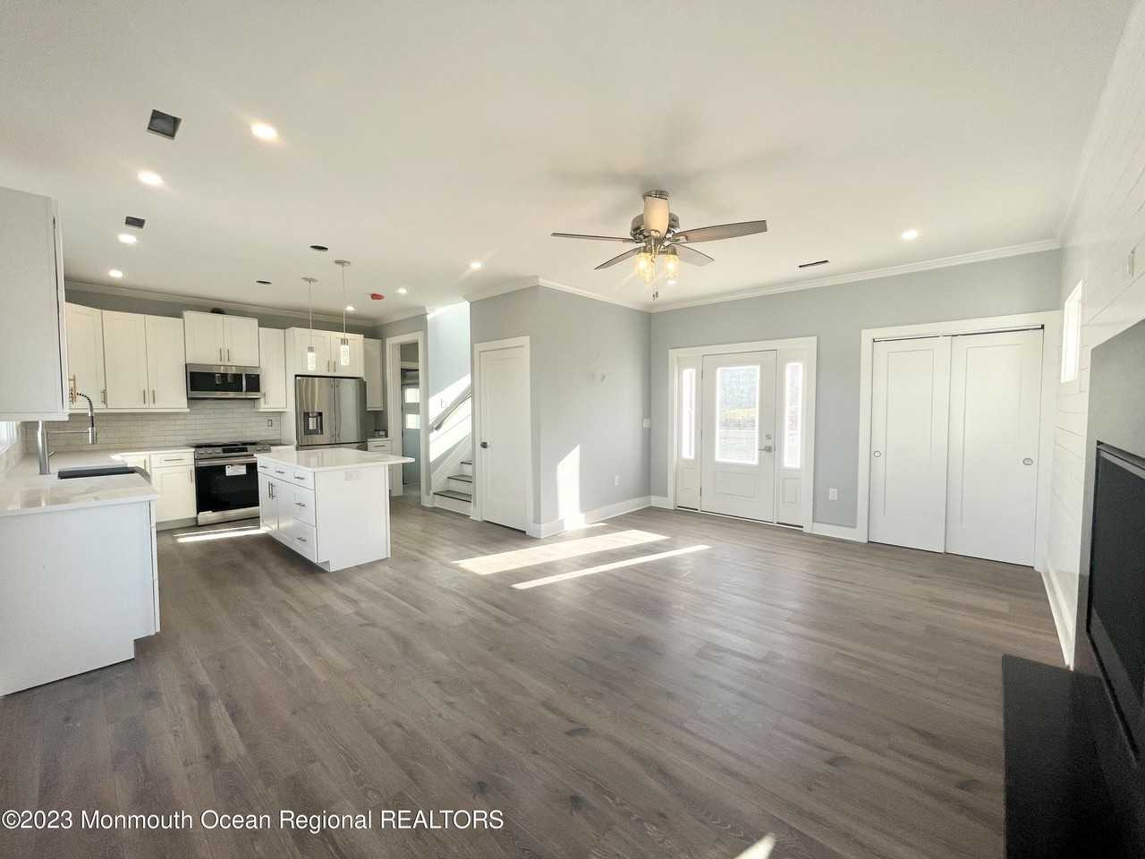 150 Navesink Ave - Photo 4 of 25