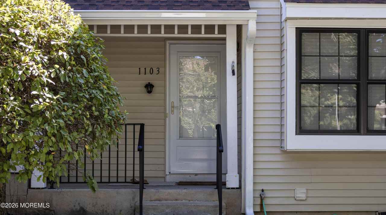 1103 Arlington Dr - Photo 4 of 29