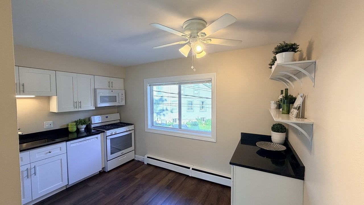 440 Lorraine St #2S - Photo 2 of 8