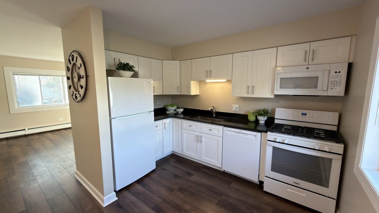 440 Lorraine St #2S - Photo 3 of 8