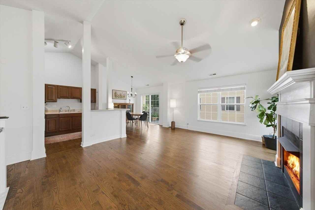 2353 Georgetown Cir - Photo 2 of 7