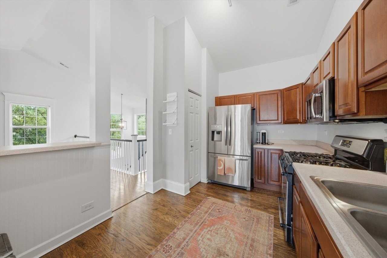 2353 Georgetown Cir - Photo 4 of 7