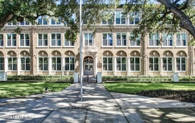 2525 College St #2304