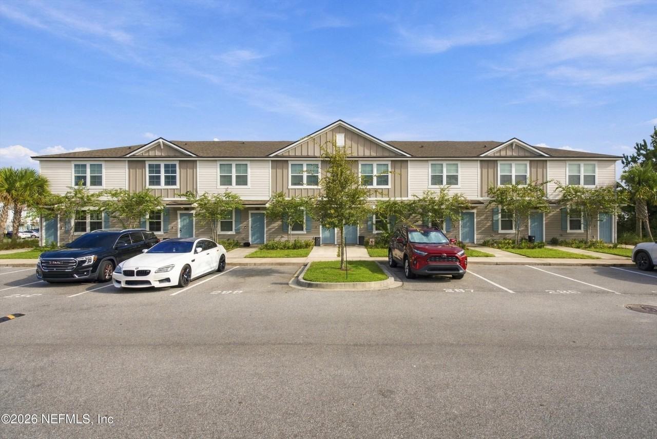 8359 Zenith Cir - Photo 2 of 32