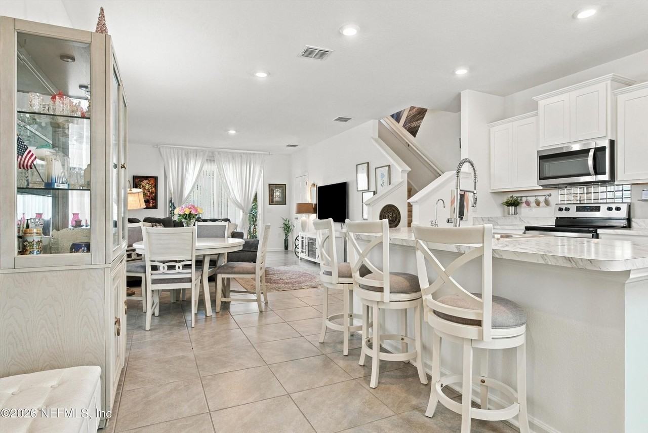 8359 Zenith Cir - Photo 4 of 32