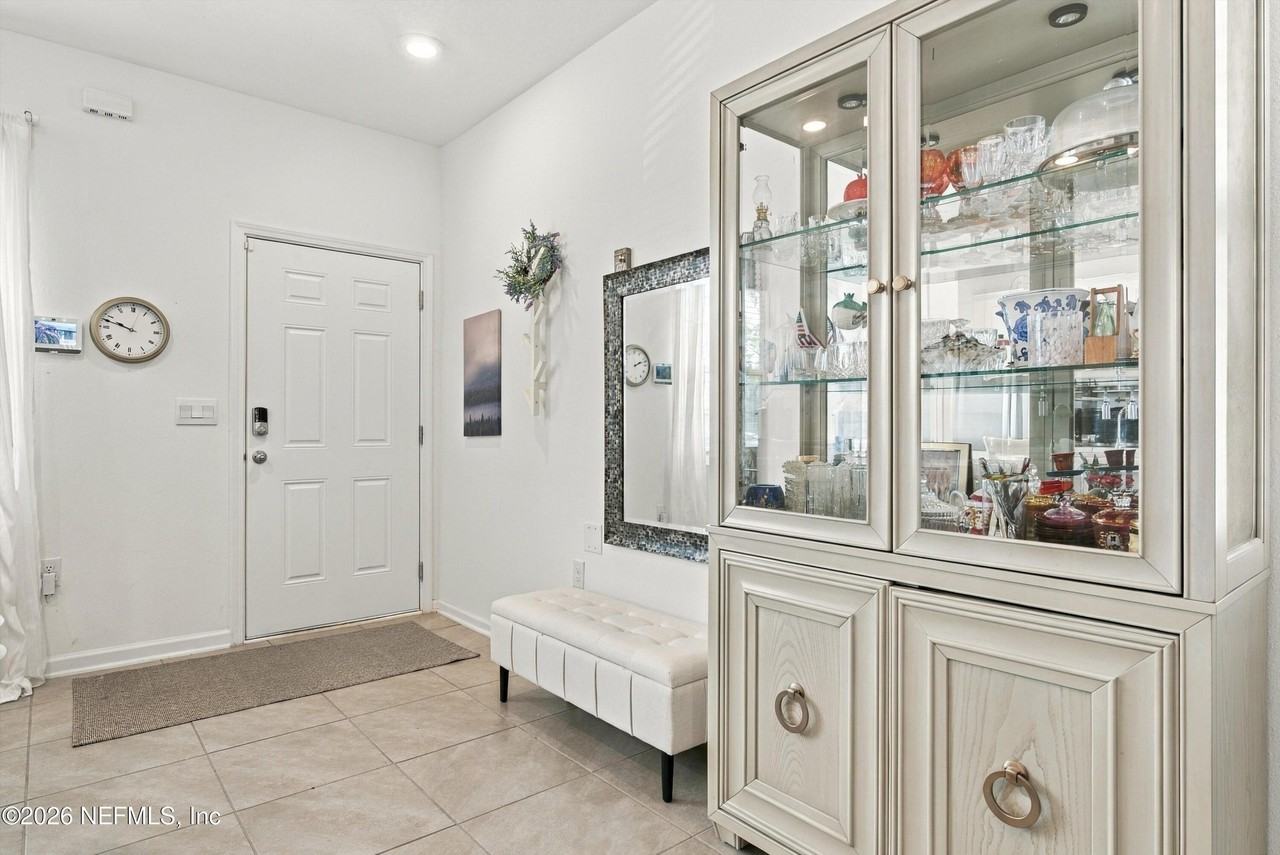 8359 Zenith Cir - Photo 5 of 32