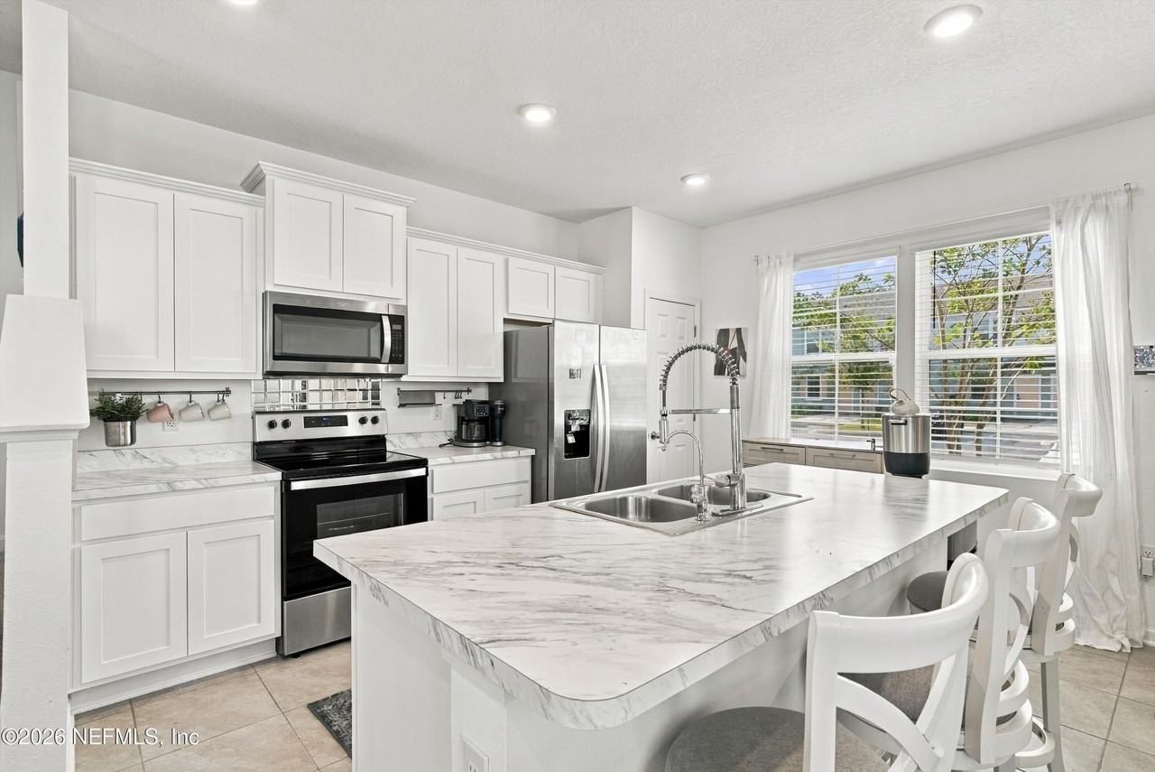 8359 Zenith Cir - Photo 6 of 32