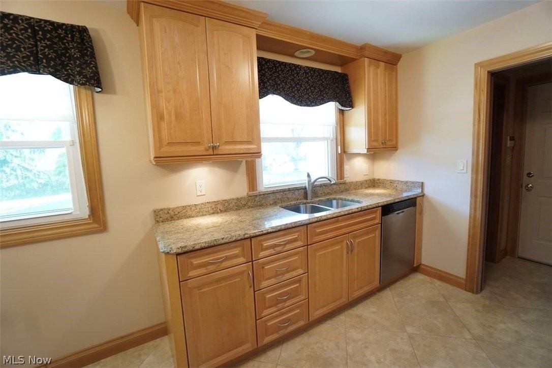 12321 Norton Dr - Photo 3 of 35