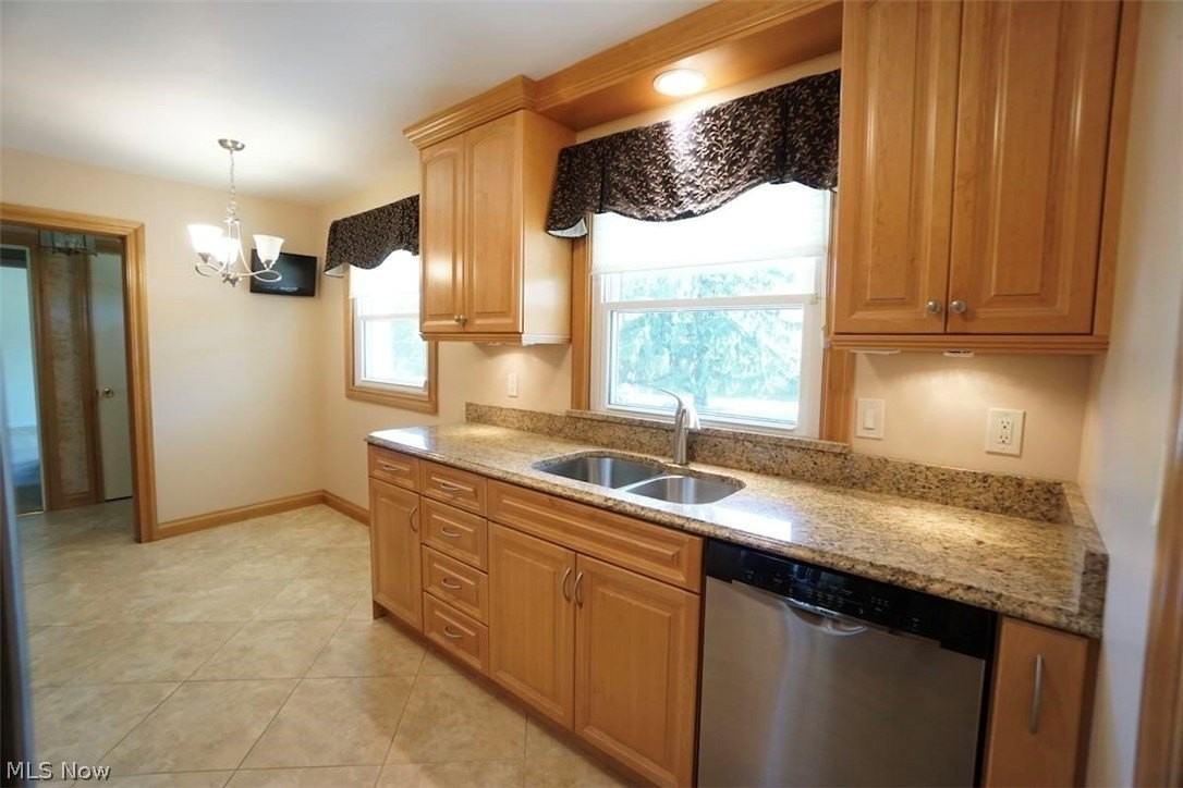 12321 Norton Dr - Photo 5 of 35