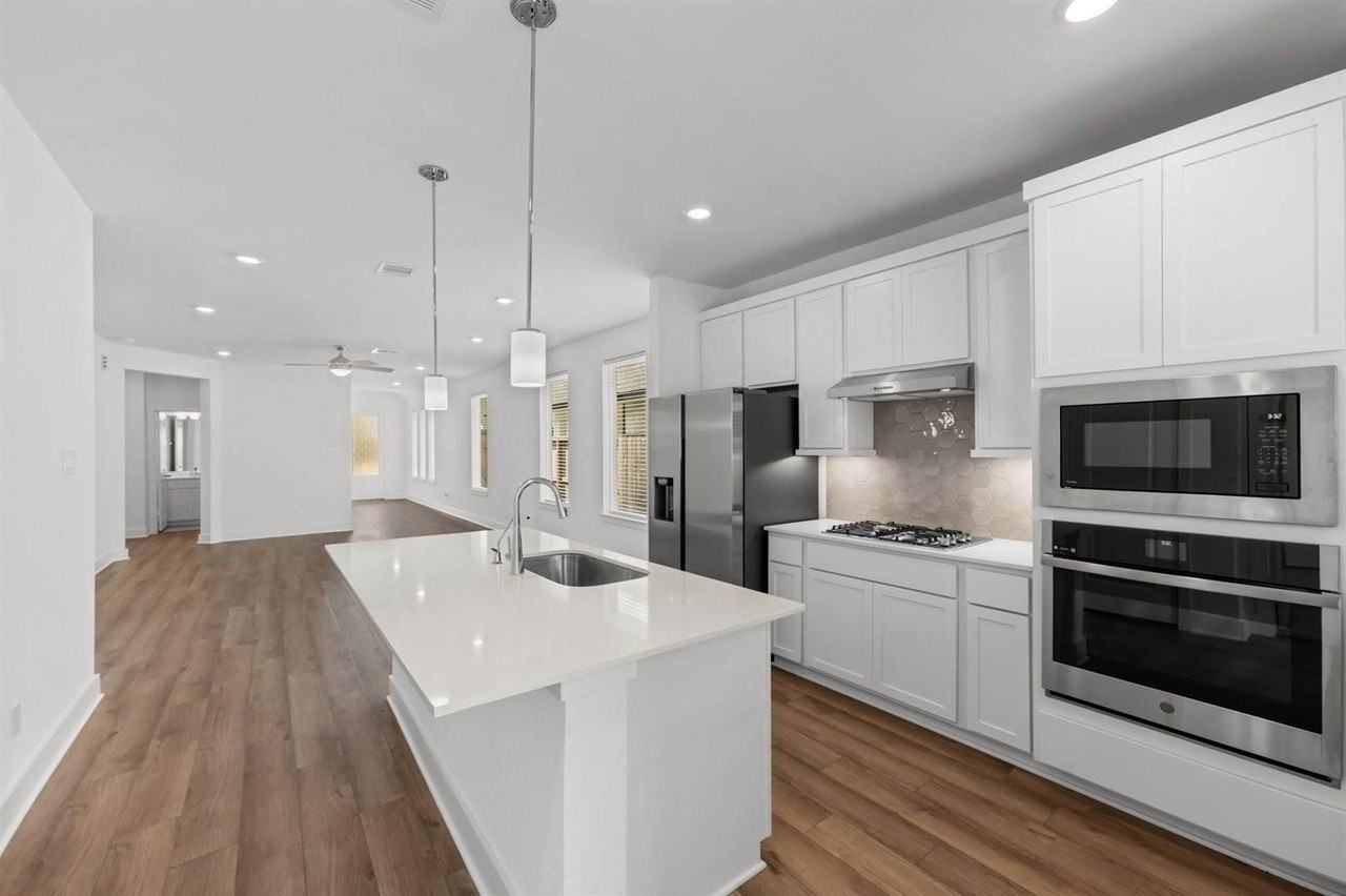 21522 Berry Crest Ln - Photo 2 of 28