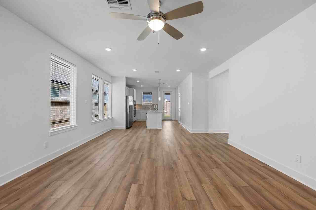 21522 Berry Crest Ln - Photo 3 of 28