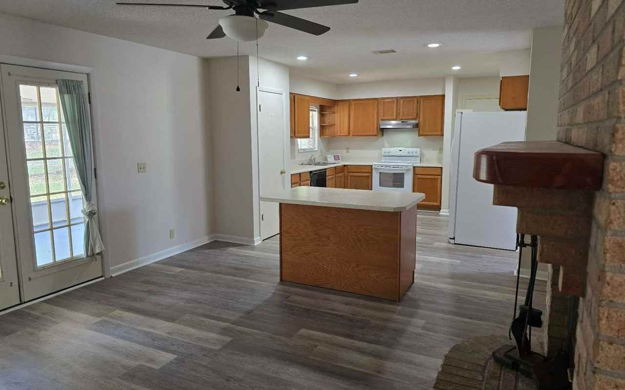 473 Se Evergreen Dr - Photo 3 of 27