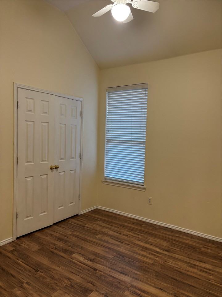 1002 Annalea Brook Dr - Photo 7 of 11