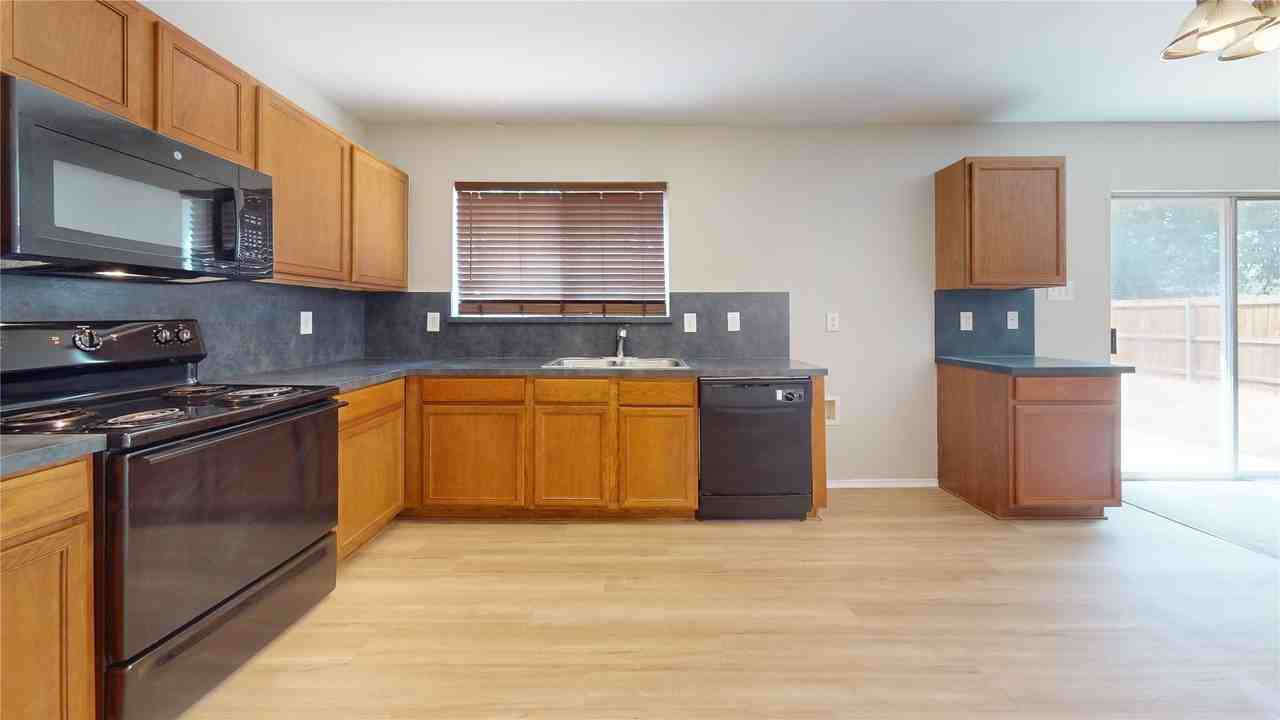 4625 Bridlewood Ln - Photo 2 of 22