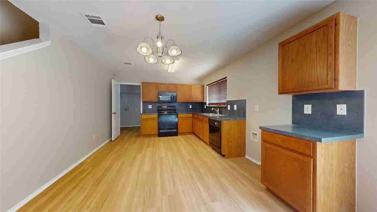 4625 Bridlewood Ln - Photo 3 of 22