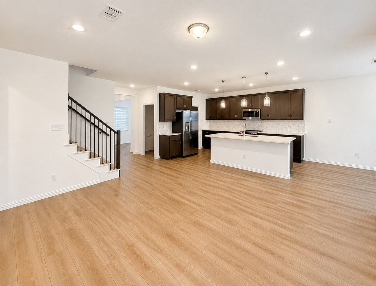715 Roanoke Dr - Photo 4 of 27