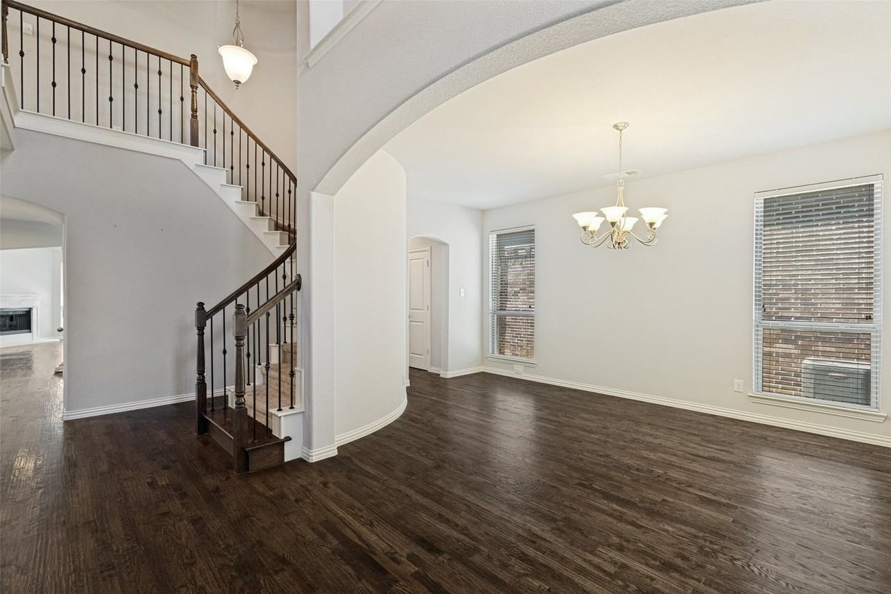 5425 Datewood Ln - Photo 2 of 12