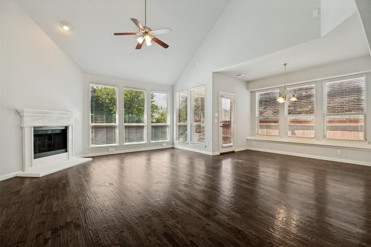5425 Datewood Ln - Photo 3 of 12