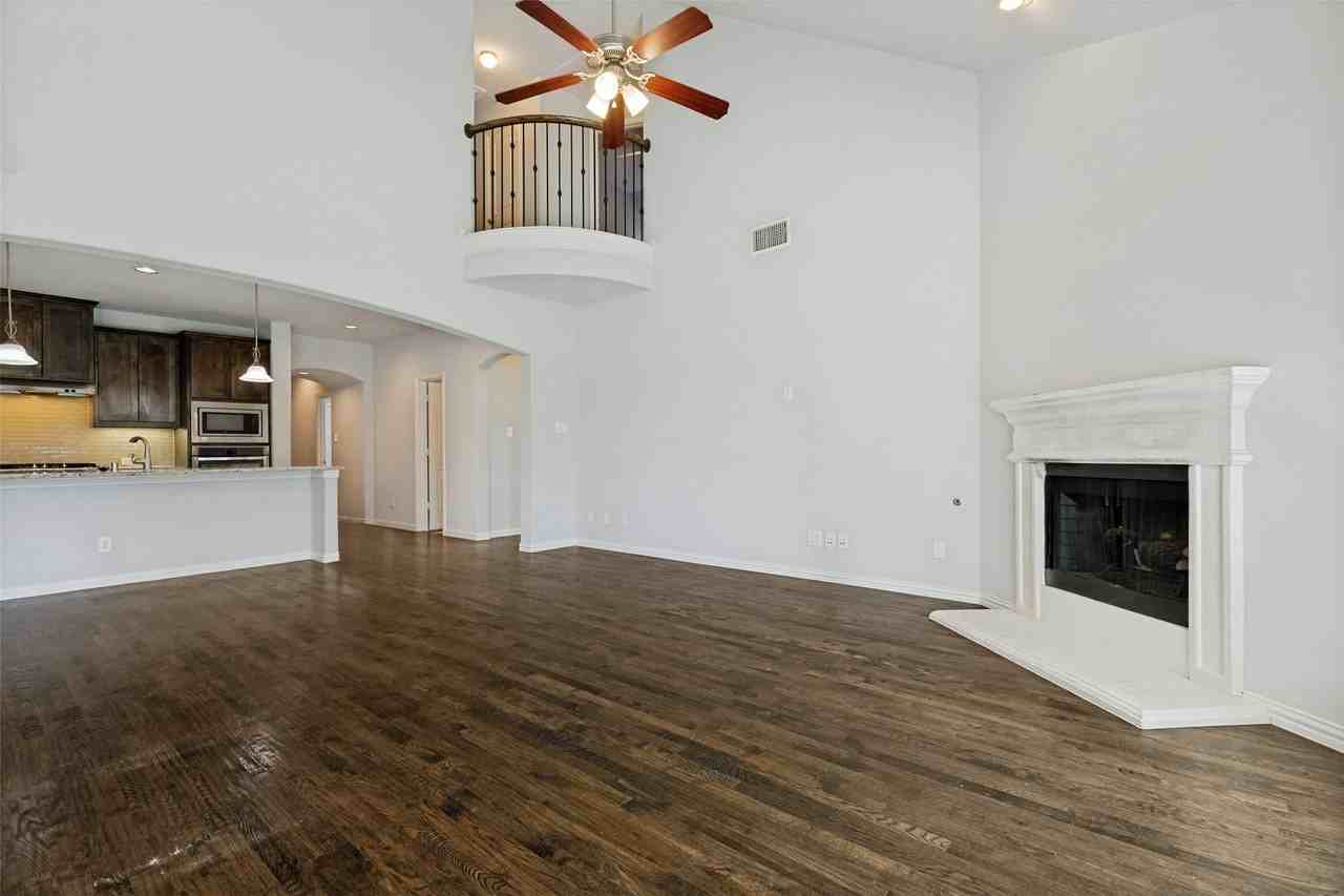 5425 Datewood Ln - Photo 4 of 12