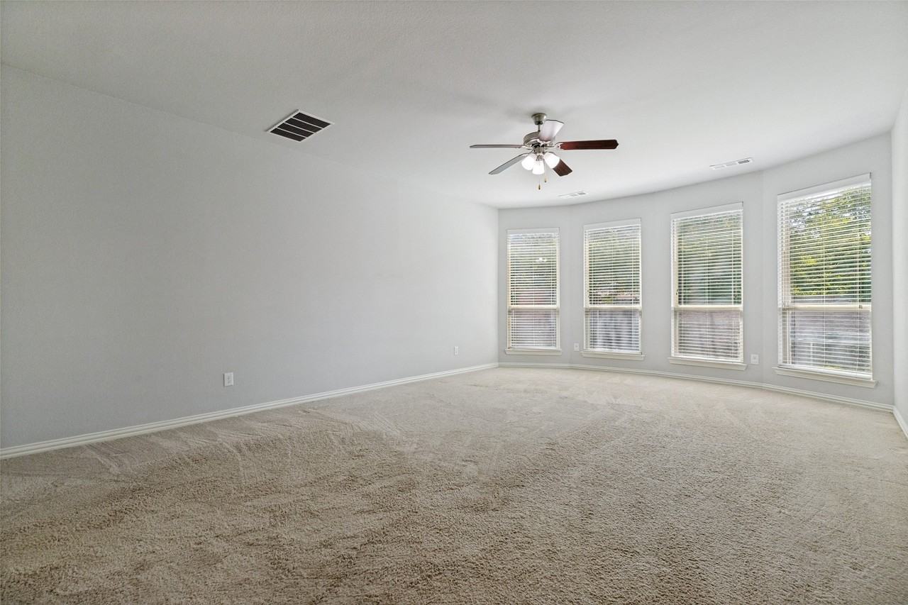 5425 Datewood Ln - Photo 7 of 12