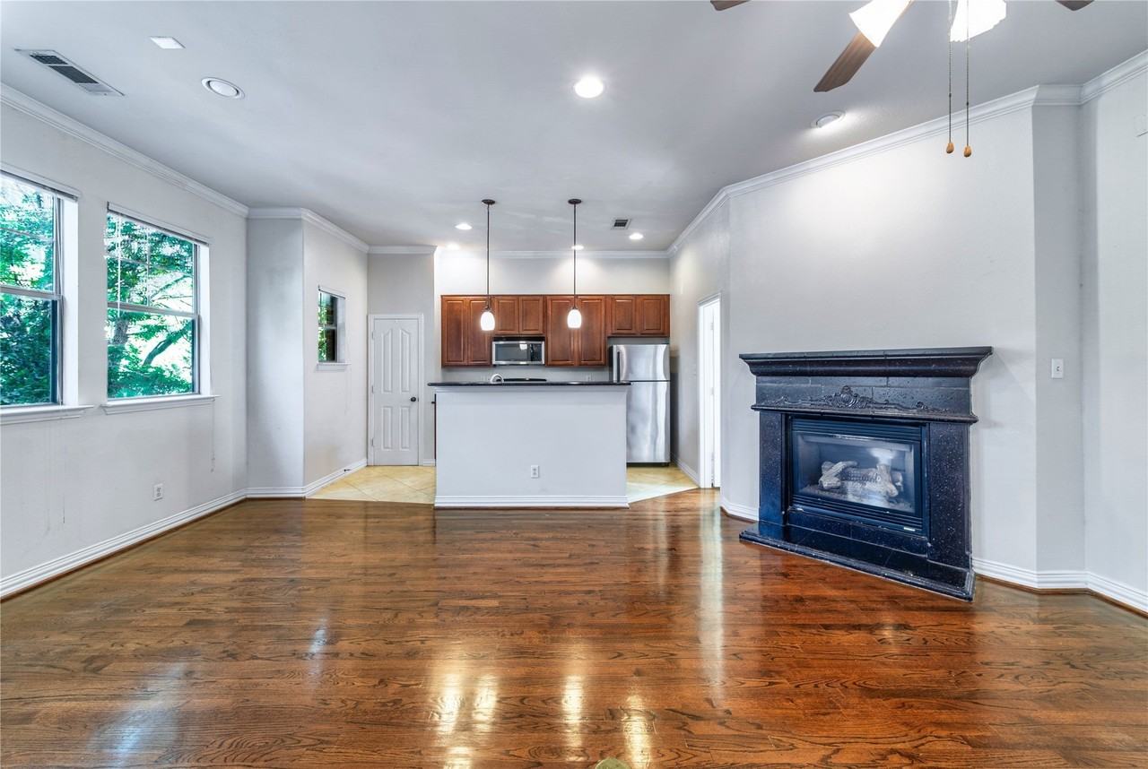 1712 Mary St - Photo 4 of 18