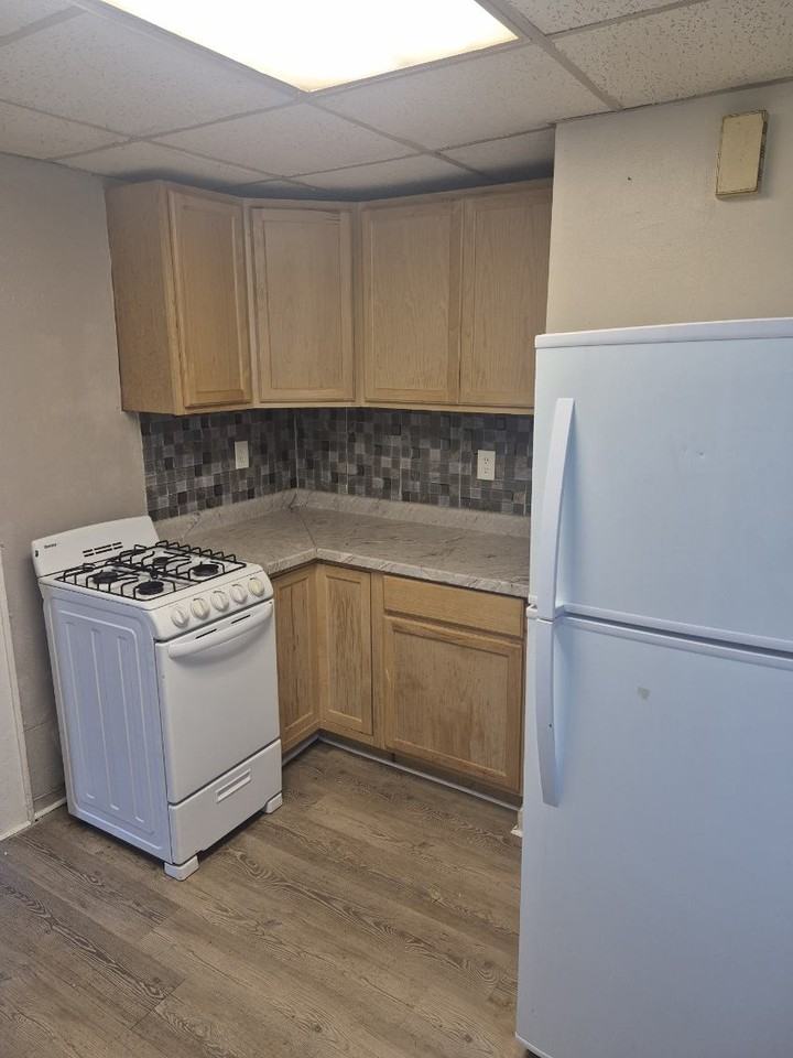 190 Augusta Avenue - 1Unit 1 #1 - Photo 4 of 10