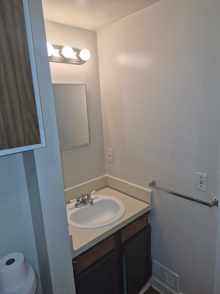 190 Augusta Avenue - 1Unit 1 #1 - Photo 5 of 10