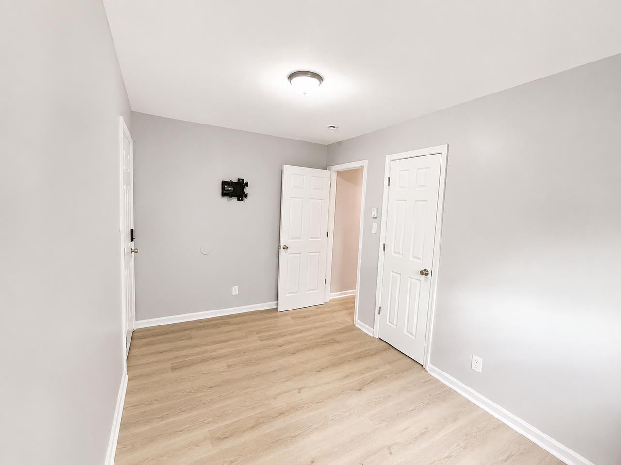 1043 6th St #1 - Photo 7 of 9