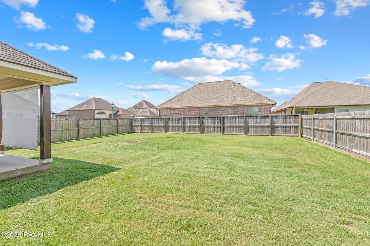 101 Ace Ln - Photo 4 of 32