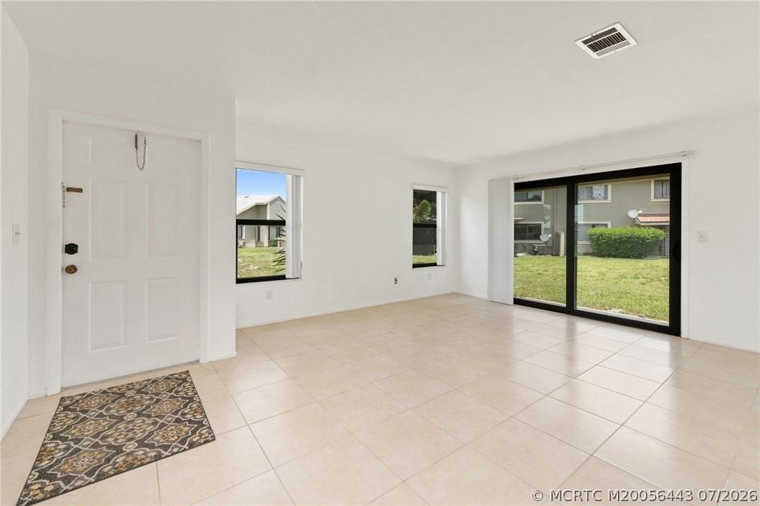 1496 Se Colchester Cir - Photo 4 of 24