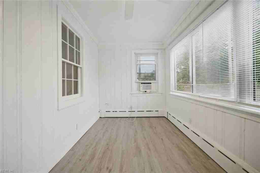 1074 Norview Ave #A - Photo 4 of 26