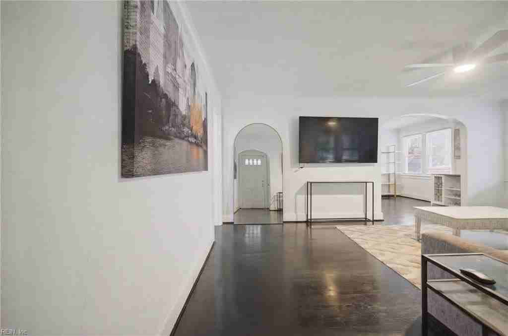 1074 Norview Ave #A - Photo 7 of 26