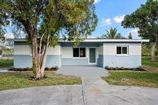 4610 Sunset Blvd - Photo 1 of 1