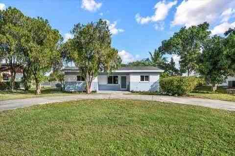 4610 Sunset Blvd - Photo 2 of 24