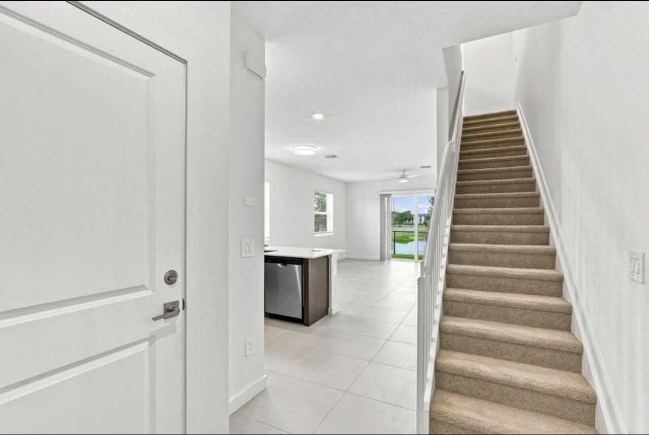 151 Lakeside Landings Dr - Photo 3 of 32