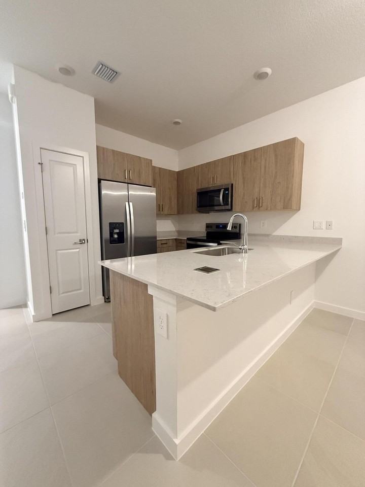151 Lakeside Landings Dr - Photo 4 of 32
