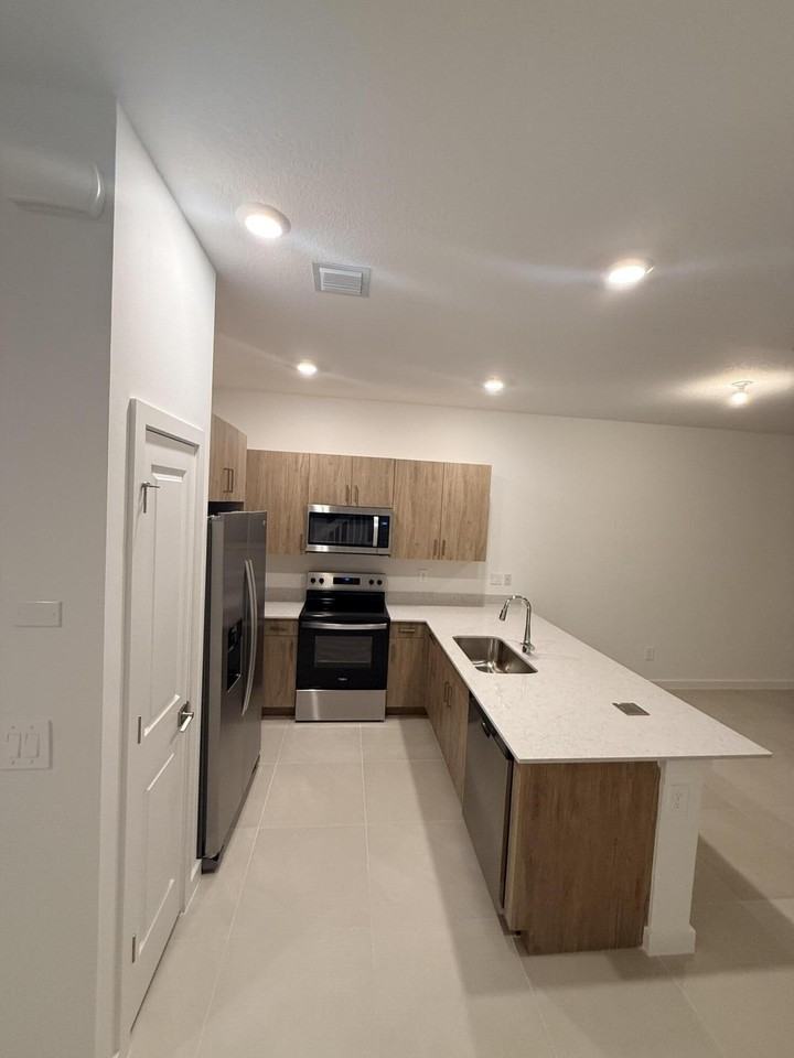 151 Lakeside Landings Dr - Photo 5 of 32