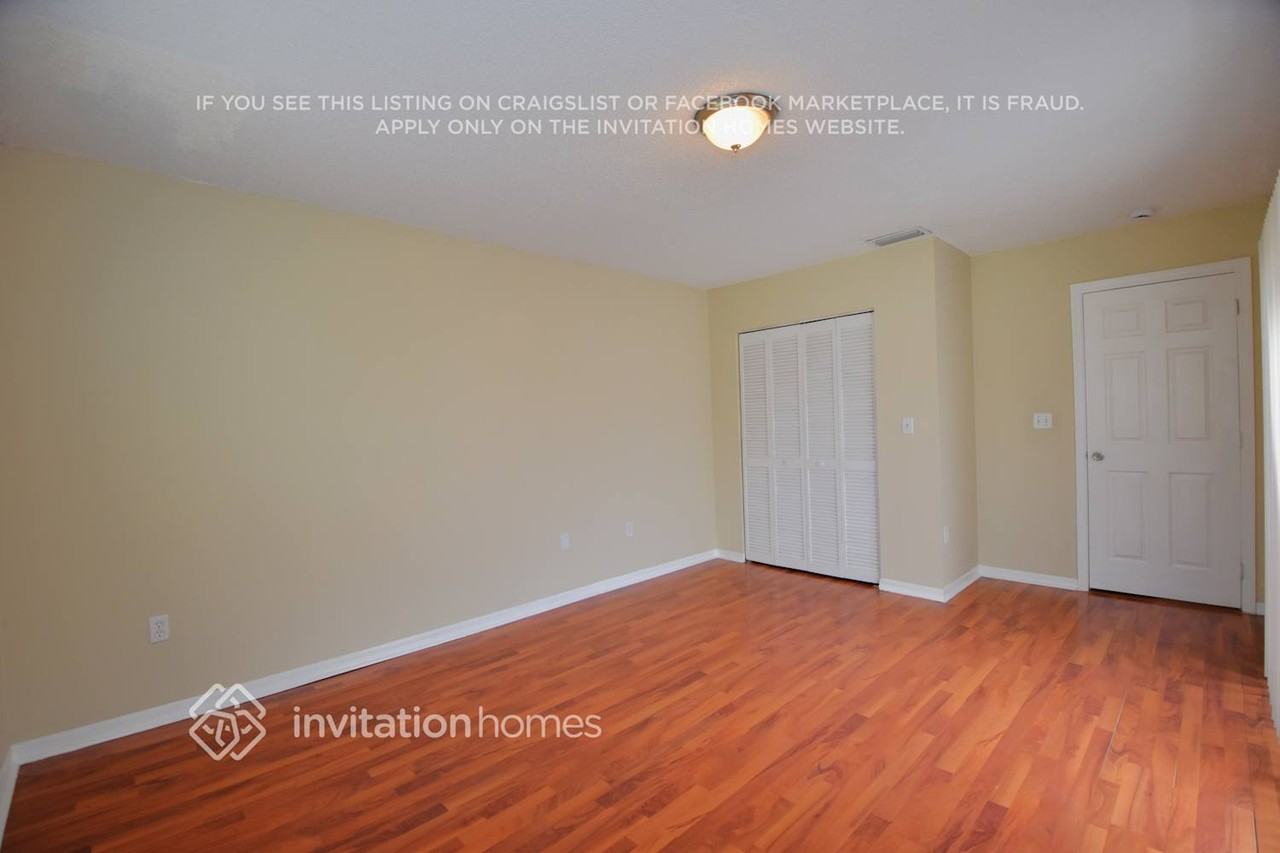 5141 Nw 102nd Ct - Photo 5 of 10