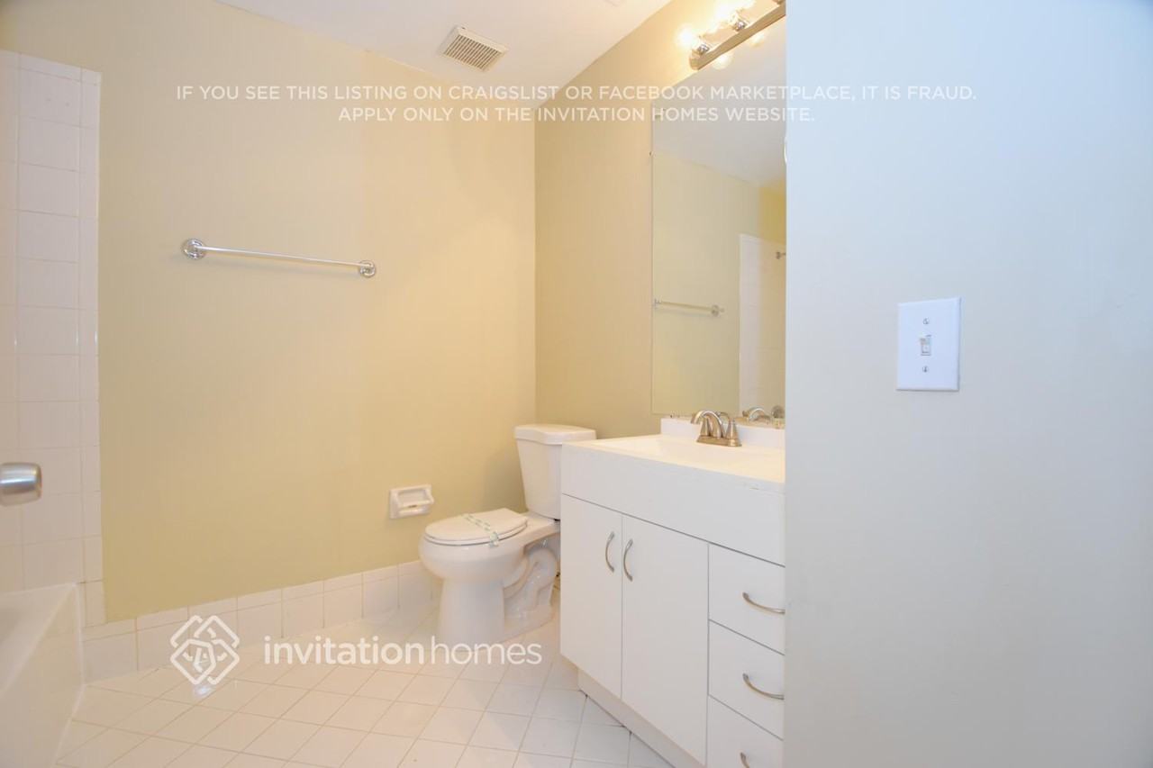 5141 Nw 102nd Ct - Photo 7 of 10