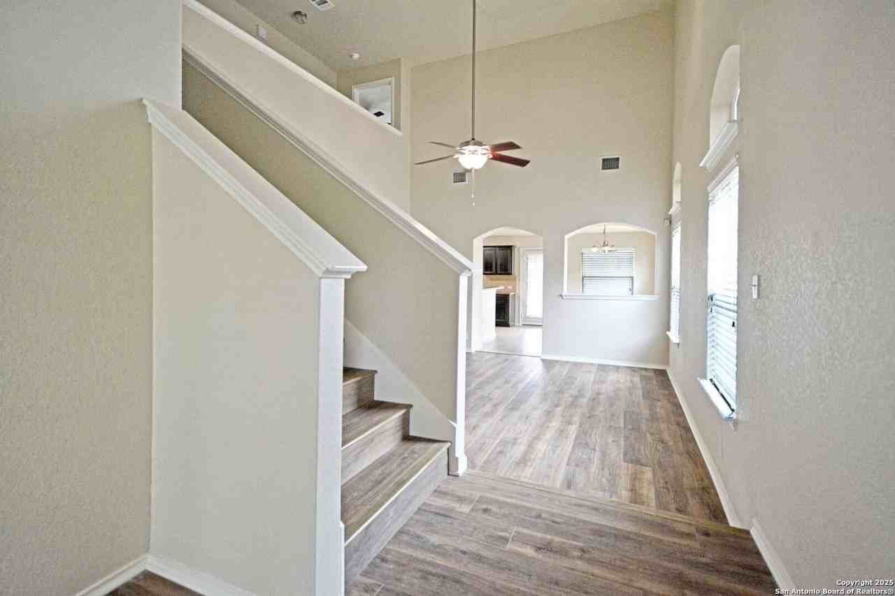 2121 Sinclair Dr - Photo 3 of 41