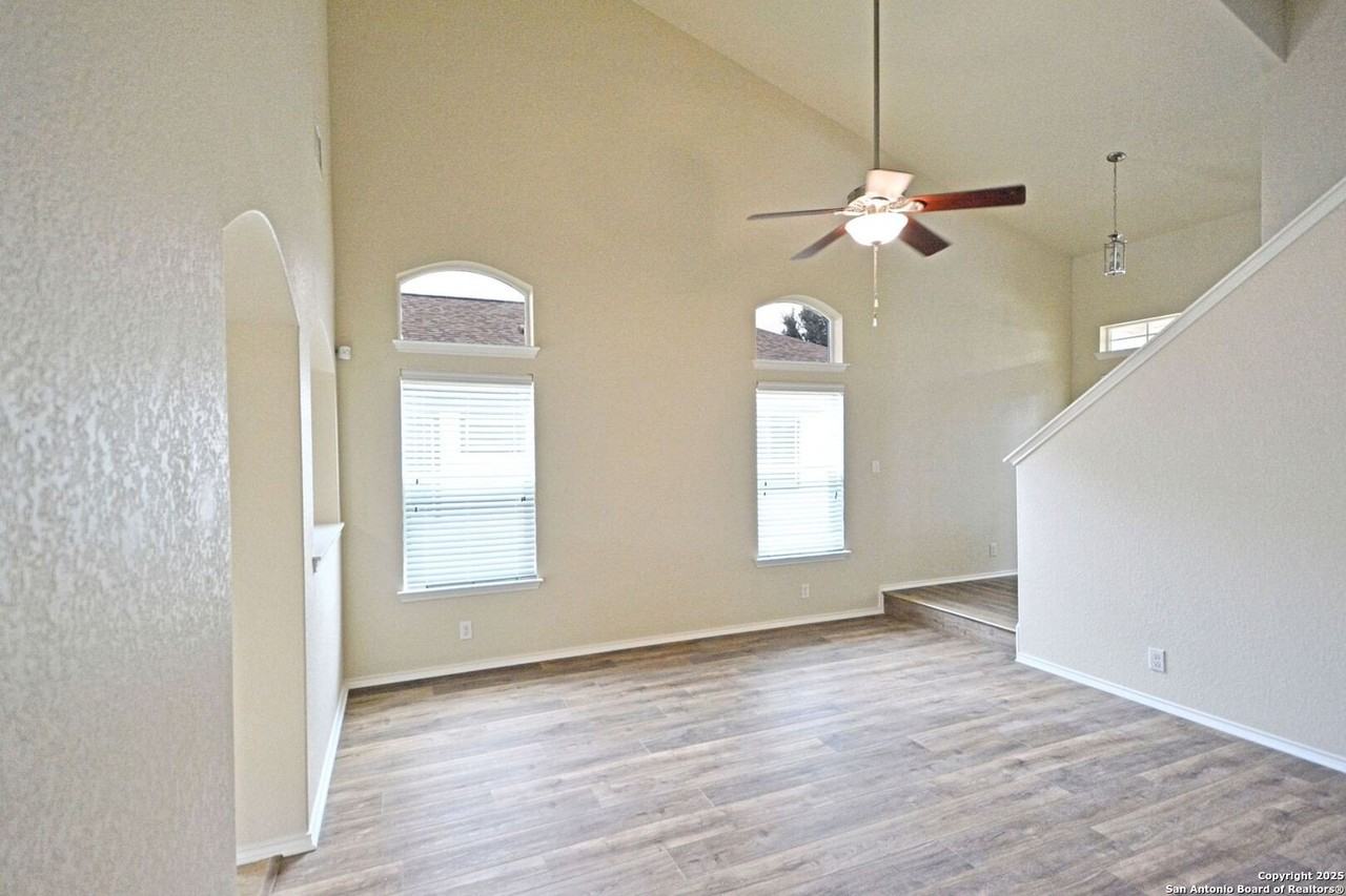 2121 Sinclair Dr - Photo 6 of 41