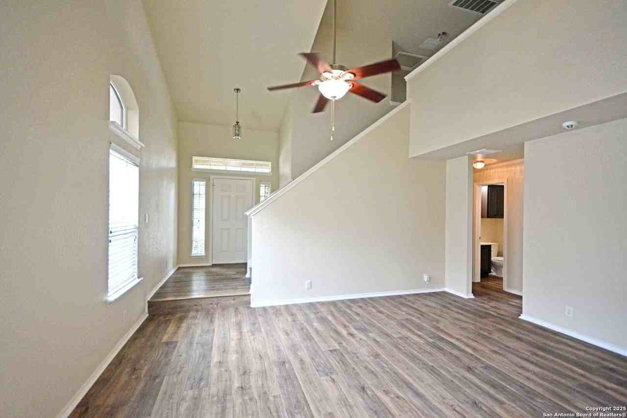 2121 Sinclair Dr - Photo 7 of 41