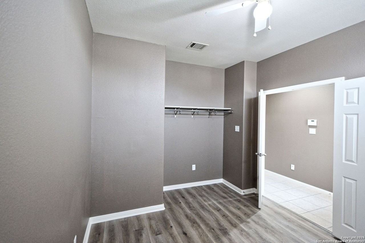 2123 Belvedere Ct - Photo 4 of 31
