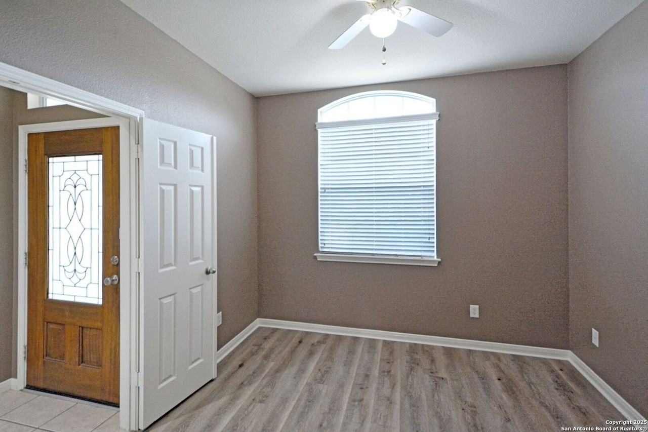 2123 Belvedere Ct - Photo 5 of 31