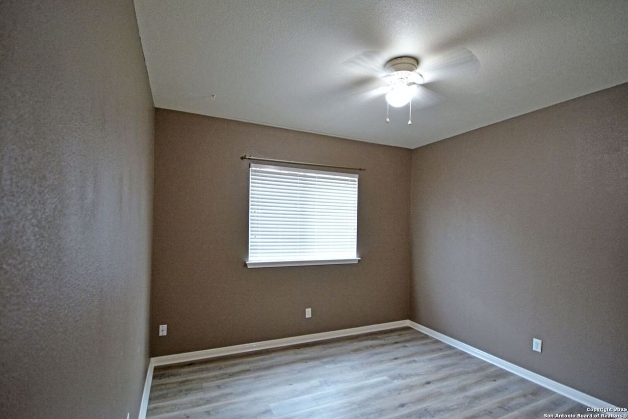 2123 Belvedere Ct - Photo 7 of 31