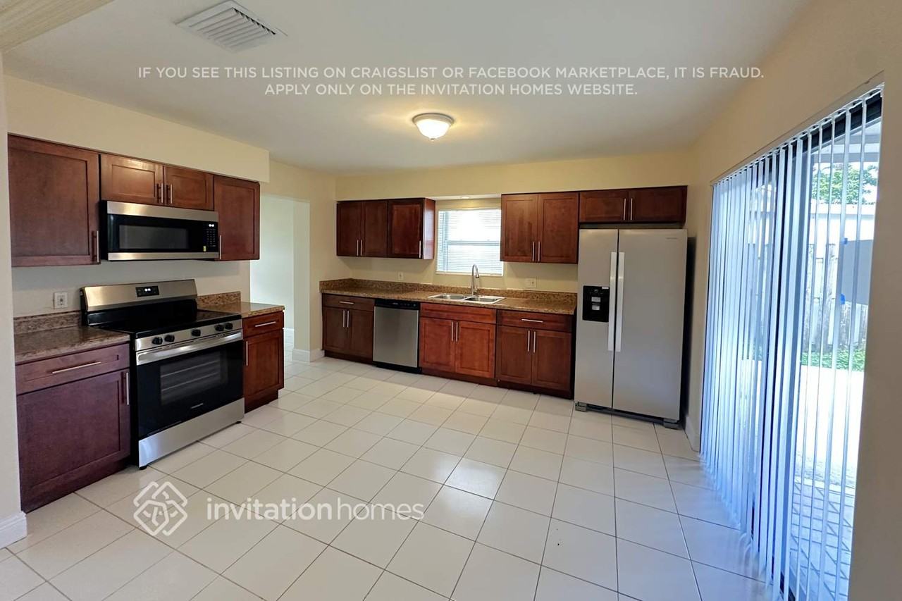5756 Strawberry Lakes Cir - Photo 7 of 20