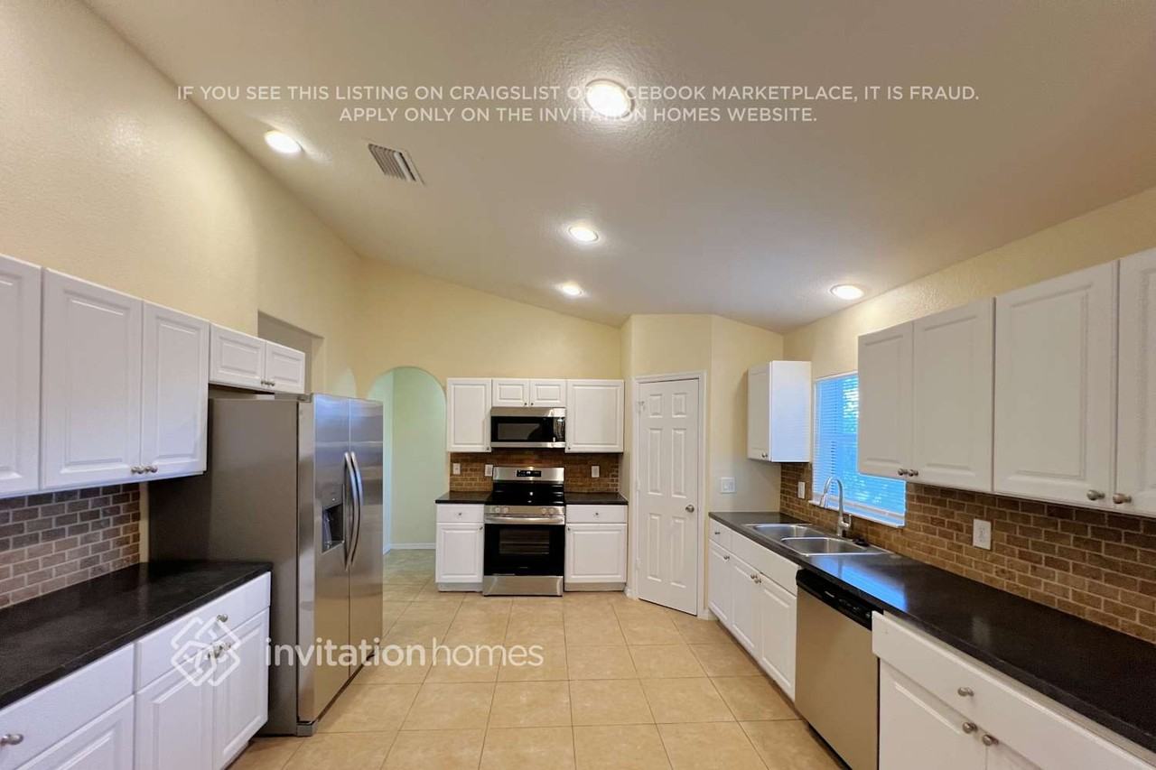 2351 Sw Freeman St - Photo 6 of 17