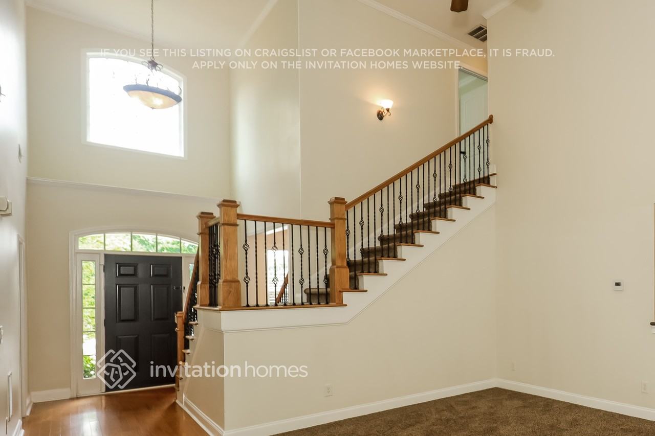 275 Highwoods Pkwy - Photo 2 of 16