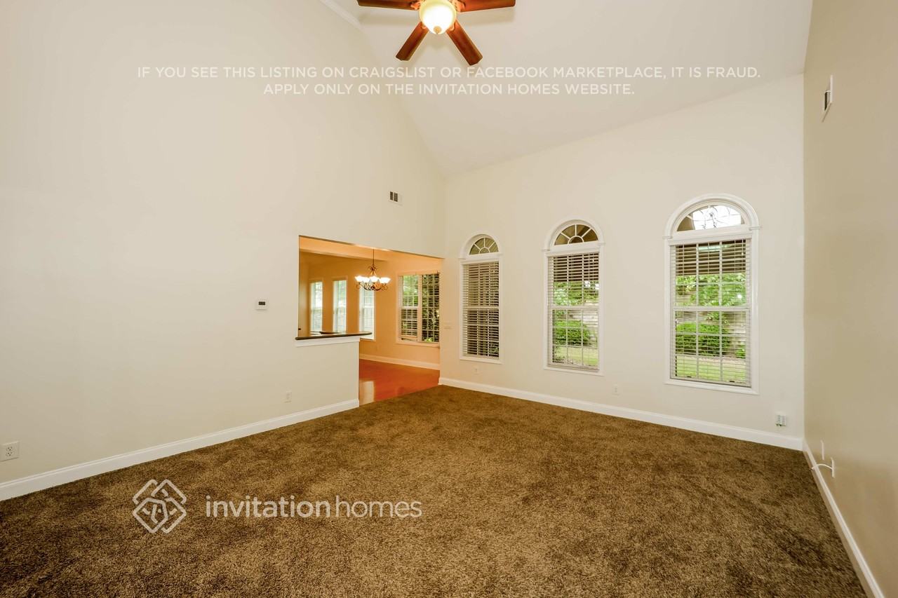 275 Highwoods Pkwy - Photo 3 of 16